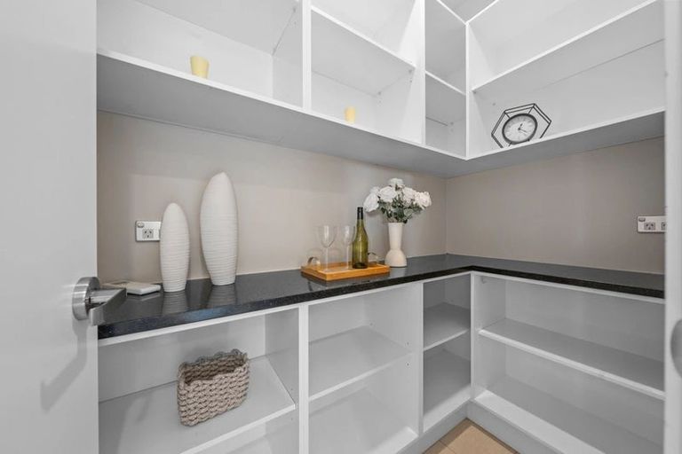 Photo of property in 5 Iwinuku Crescent, Wattle Downs, Auckland, 2103