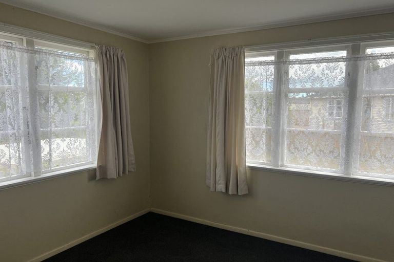 Photo of property in 13 Goldsmith Crescent, Levin, 5510