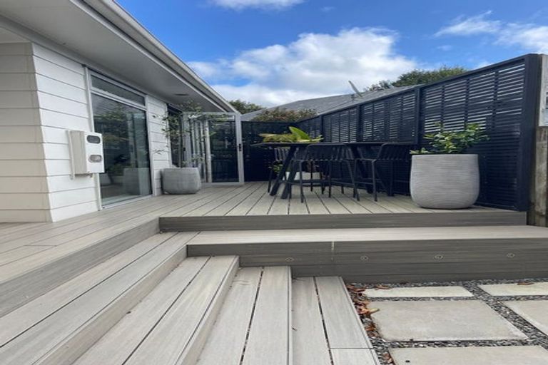 Photo of property in 12a Hinton Place, Weymouth, Auckland, 2103