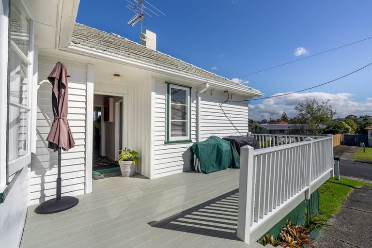 Photo of property in 13 Philomel Crescent, Bayswater, Auckland, 0622