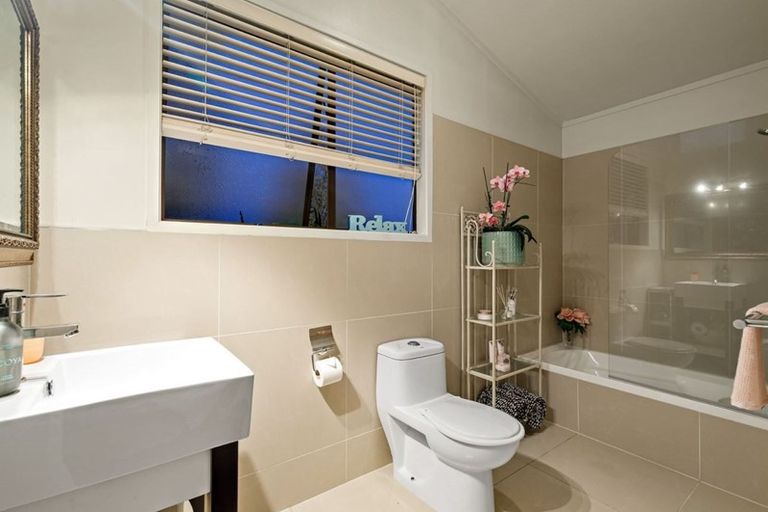 Photo of property in 1/36 Seaview Road, Castor Bay, Auckland, 0620