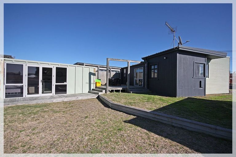 Photo of property in 11 Nelson Street, Foxton Beach, Foxton, 4815