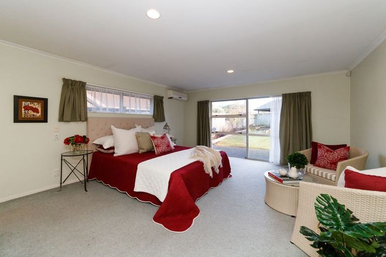 Photo of property in 14 Balcairn Place, Terrace End, Palmerston North, 4410