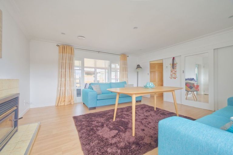 Photo of property in 1/456 Glenfield Road, Glenfield, Auckland, 0629