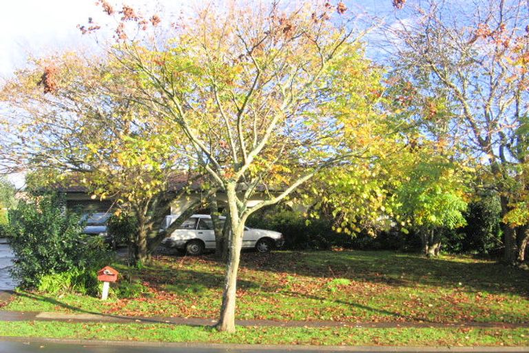 Photo of property in 128 Glenmore Road, Sunnyhills, Auckland, 2010