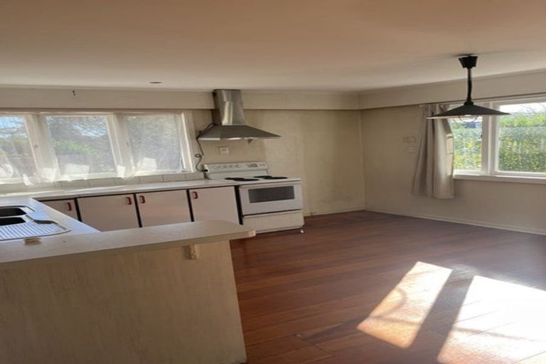 Photo of property in 125 Millbrook Road, Sunnyvale, Auckland, 0612