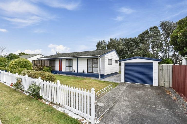 Photo of property in 12 Seaward Place, Wattle Downs, Auckland, 2103