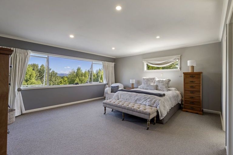 Photo of property in 33 Royal Oak Drive, Kelvin Grove, Palmerston North, 4414