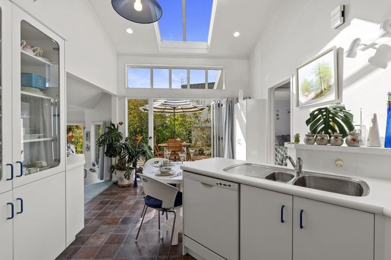 Photo of property in 2/3 Tiri View Place, Waiake, Auckland, 0630