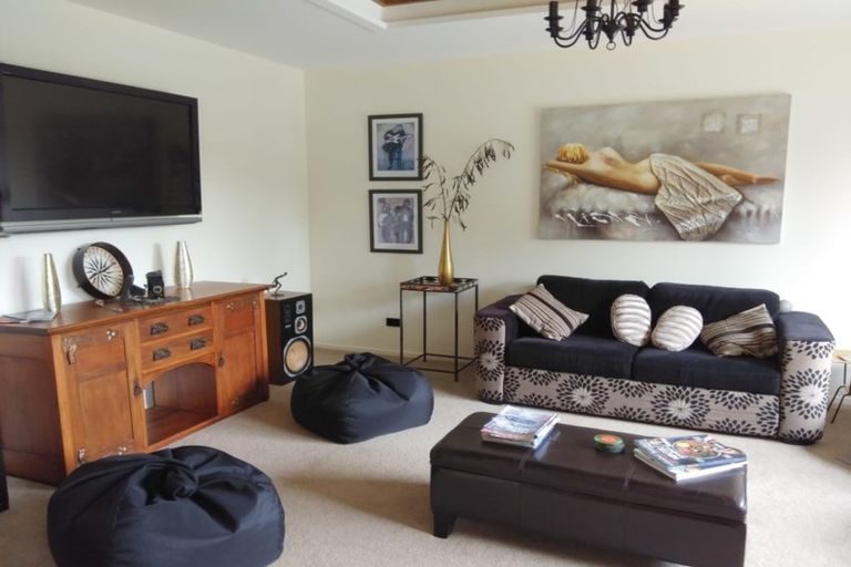 Photo of property in 9 Te Arakete Place, Hurworth, New Plymouth, 4310