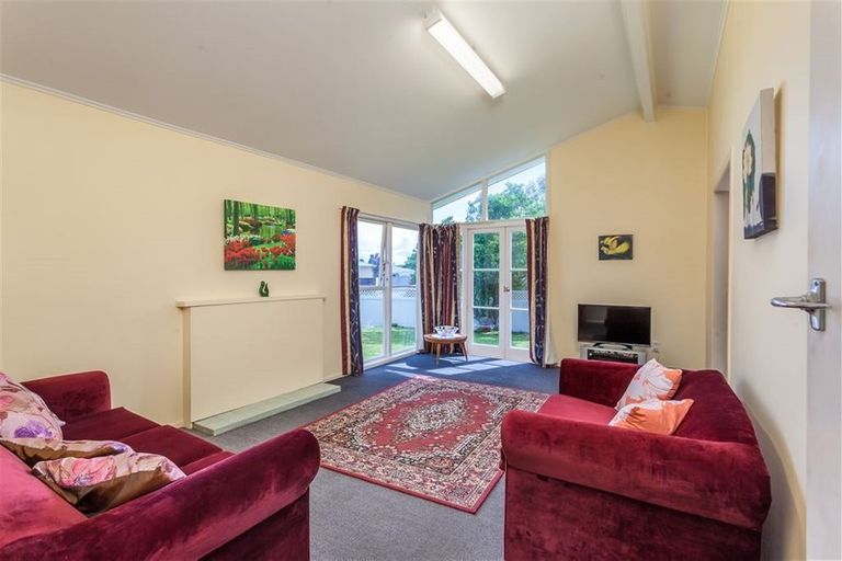 Photo of property in 21 Normandy Place, Henderson, Auckland, 0610