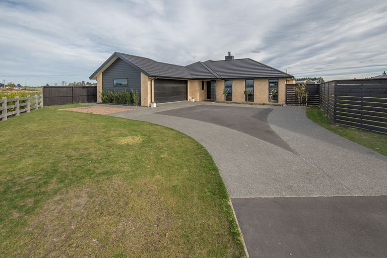 Photo of property in 26 Glenfinnan Place, West Melton, 7618