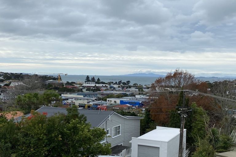 Photo of property in 2 Arran Road, Browns Bay, Auckland, 0630