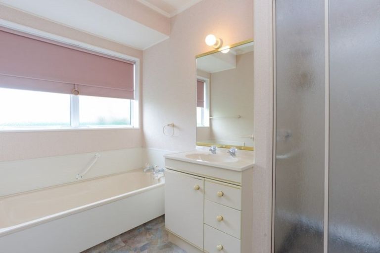 Photo of property in 2/102 Terrace Road, Parkvale, Hastings, 4122