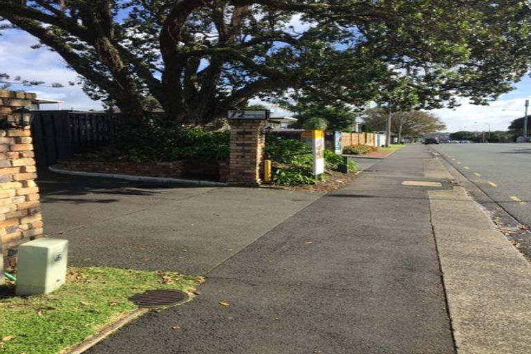 Photo of property in 1/72l Kitchener Road, Milford, Auckland, 0620