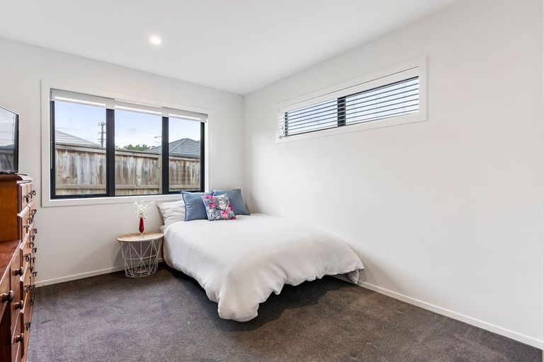 Photo of property in 11 Sauterne Road, Kumeu, 0810