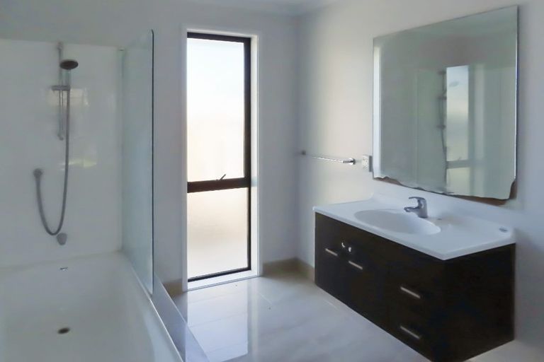 Photo of property in 2/270 Oxford Terrace, Avalon, Lower Hutt, 5011