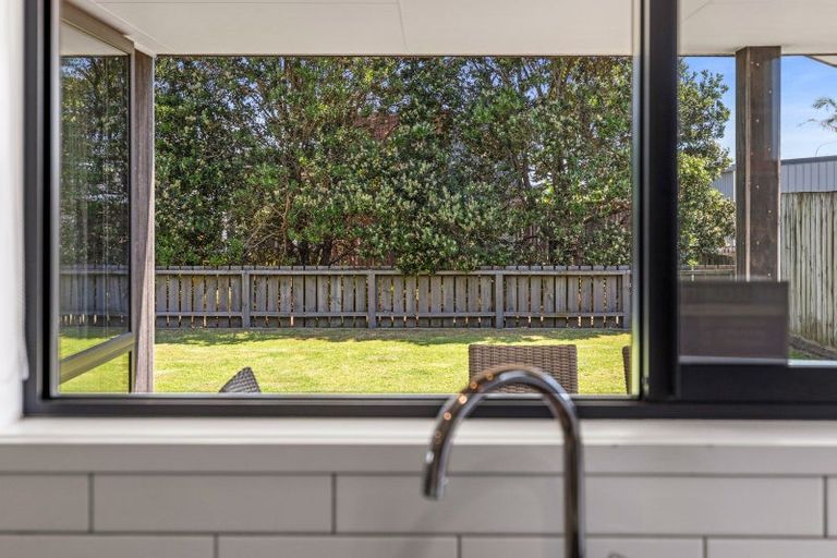 Photo of property in 15 Coprosma Close, Papamoa Beach, Papamoa, 3118