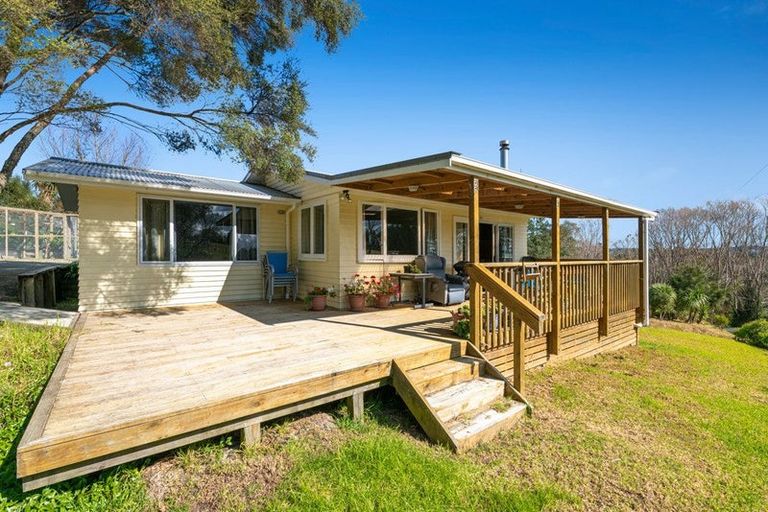 Photo of property in 207 Mangakura Road, Helensville, 0875