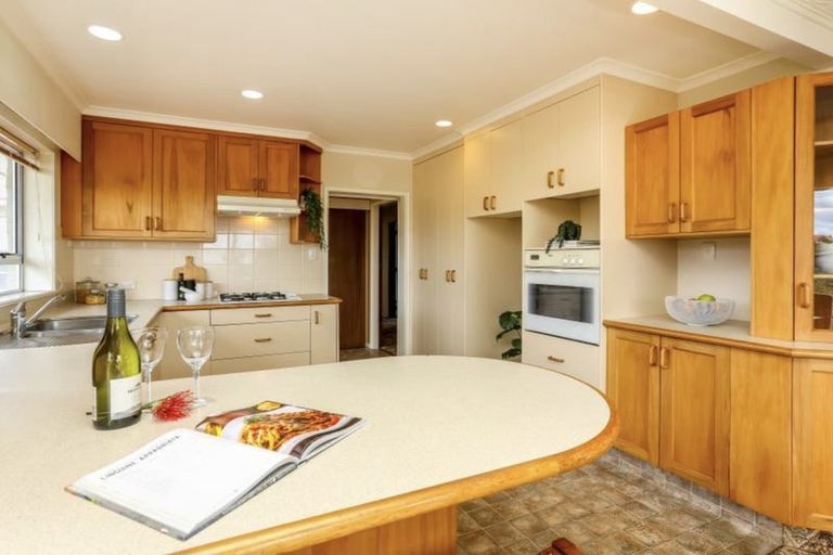 Photo of property in 54 Wairau Road, Oakura, 4314