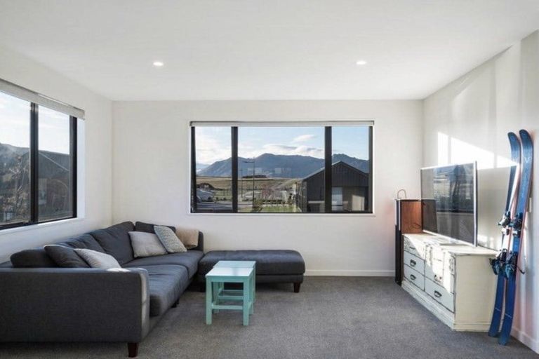 Photo of property in 39 Obelisk Street, Wanaka, 9305
