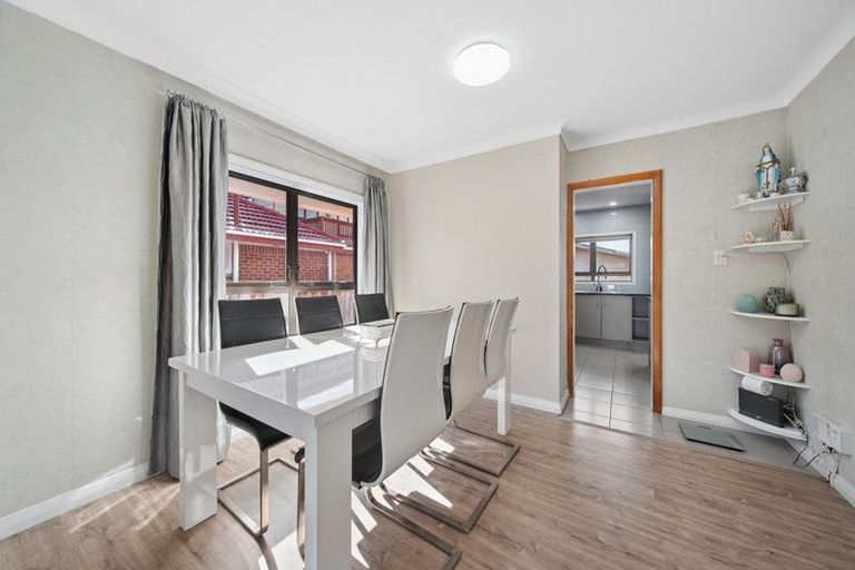 Photo of property in 3 Mckean Avenue, Manurewa, Auckland, 2102