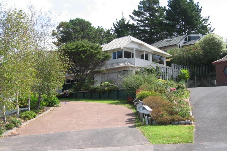 Photo of property in 1/30 Ronald Macken Place, Windsor Park, Auckland, 0632