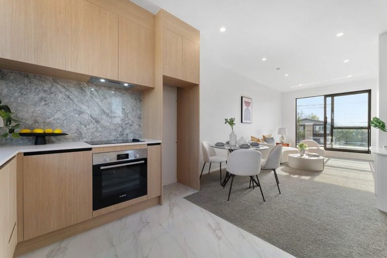 Photo of property in 4/113 Te Atatu Road, Te Atatu South, Auckland, 0610