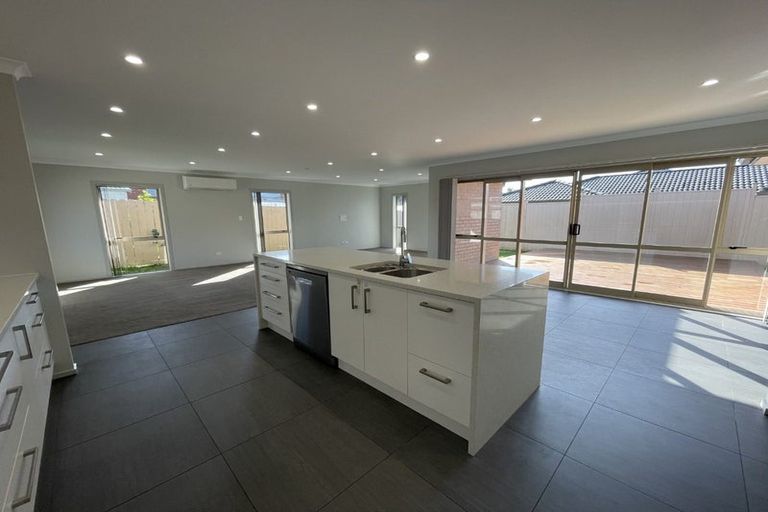 Photo of property in 35 Riverglade Parkway, Te Atatu South, Auckland, 0610