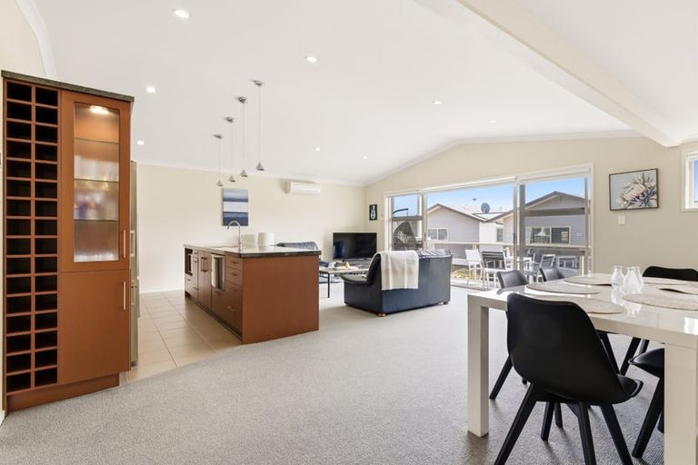 Photo of property in 2/17 Tremaine Avenue, Two Mile Bay, Taupo, 3330