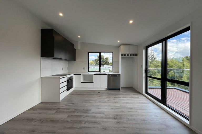 Photo of property in 8/18 Sylvan Crescent, Te Atatu South, Auckland, 0610