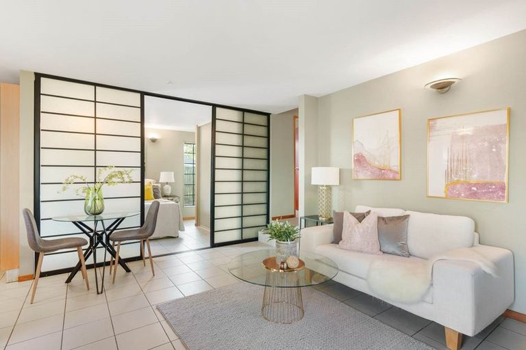 Photo of property in 3a Woodside Avenue, Northcote, Auckland, 0627