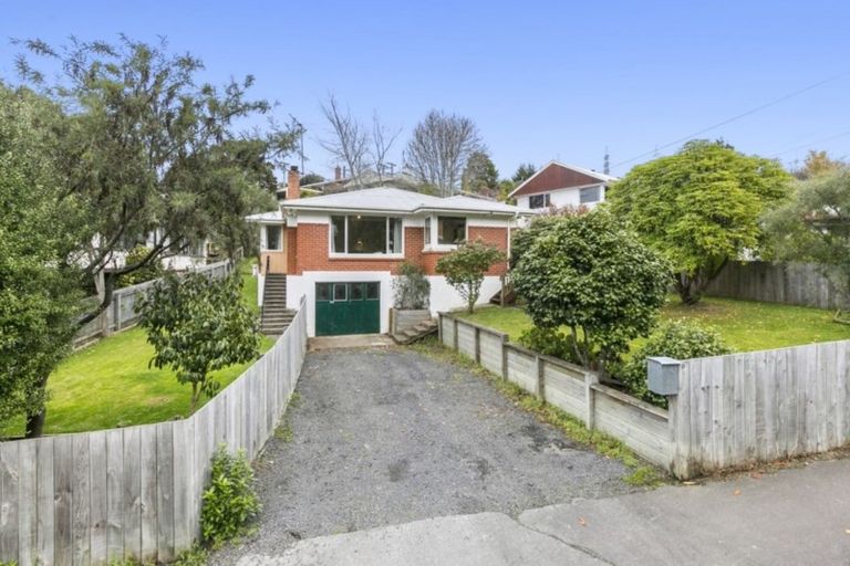 Photo of property in 25 Centennial Avenue, Helensburgh, Dunedin, 9010