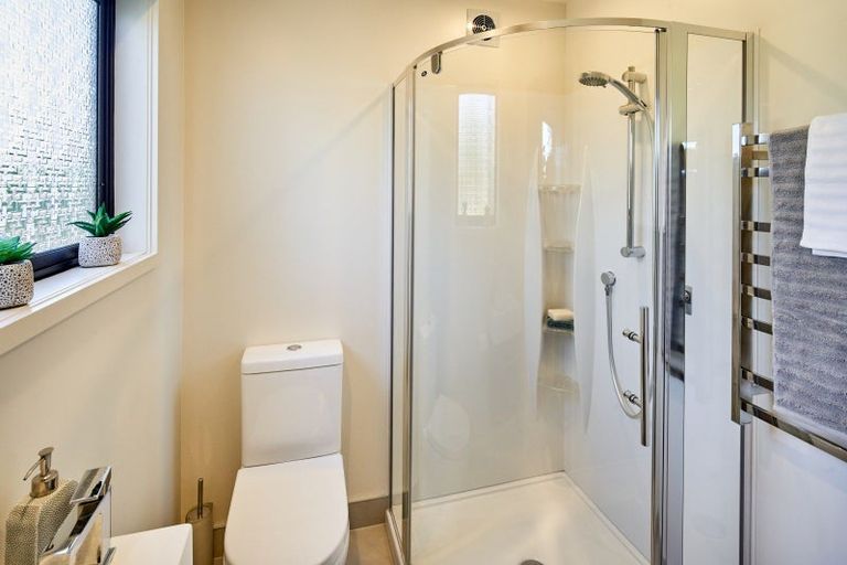 Photo of property in 63 Maungaraki Road, Korokoro, Lower Hutt, 5012