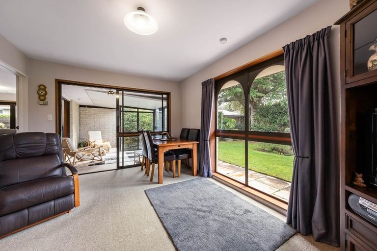 Photo of property in 22 Broadfell Avenue, Avonhead, Christchurch, 8042
