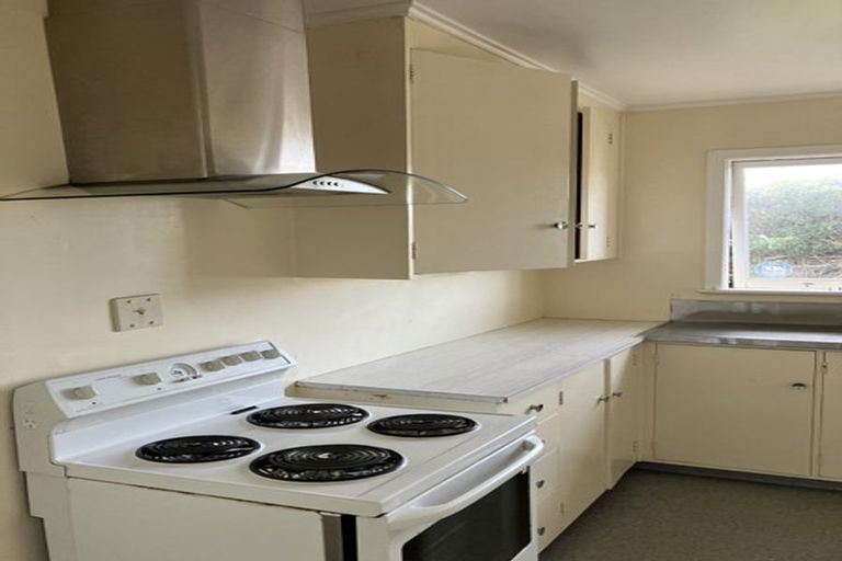 Photo of property in 9 Archbold Street, Newlands, Wellington, 6037