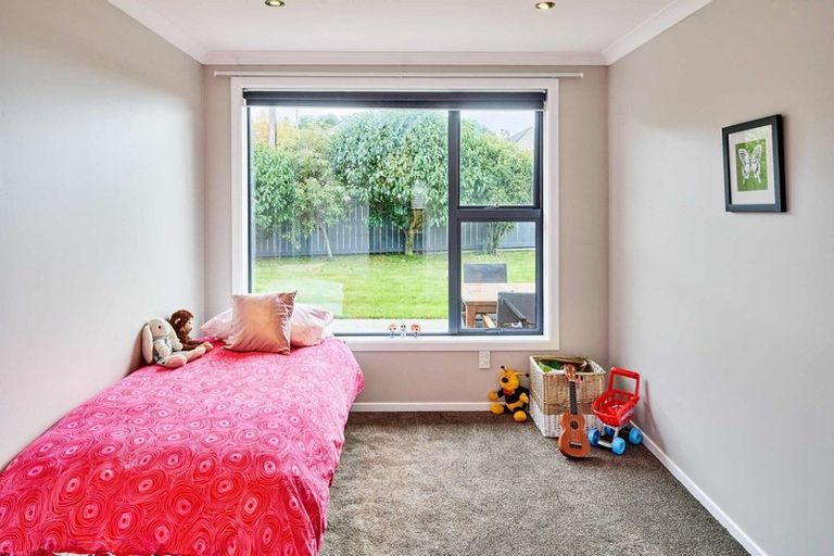 Photo of property in 15 Tirowhanga Road, Paremata, Porirua, 5024