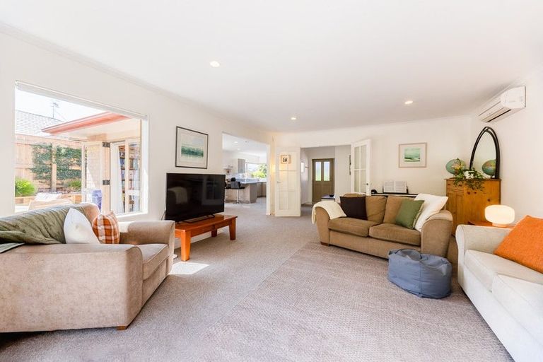 Photo of property in 8 Leanne Way, Waikanae Beach, Waikanae, 5036