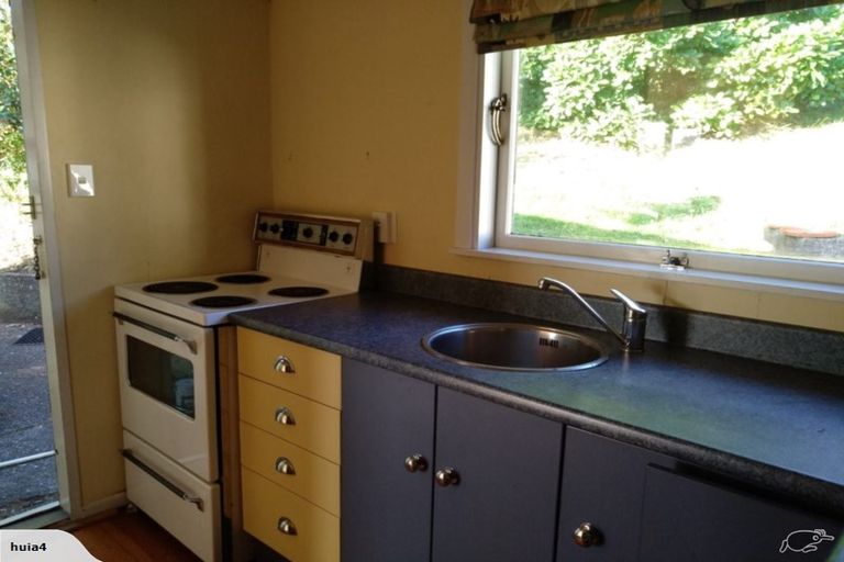 Photo of property in 21 Tiromoana Road, Raumati South, Paraparaumu, 5032