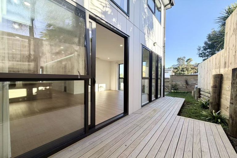 Photo of property in 13a King Richard Place, Browns Bay, Auckland, 0630