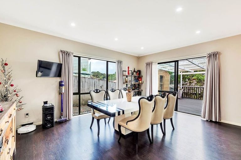 Photo of property in 43 South Kensington Way, Henderson, Auckland, 0612