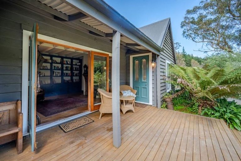 Photo of property in 592 Le Bons Bay Road, Le Bons Bay, Akaroa, 7583