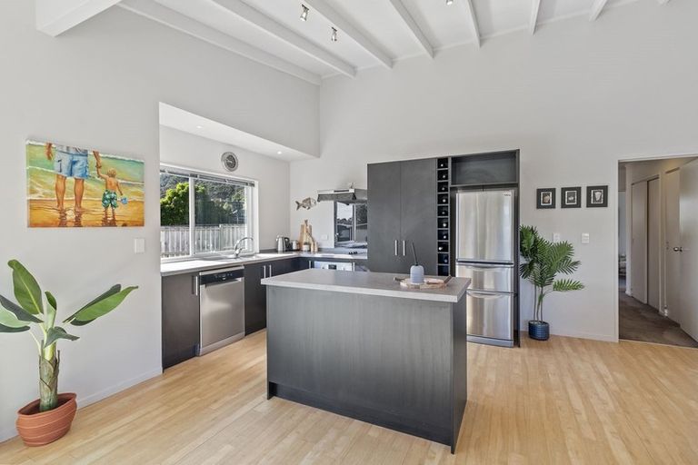 Photo of property in 33 Holland Close, Pauanui, Hikuai, 3579