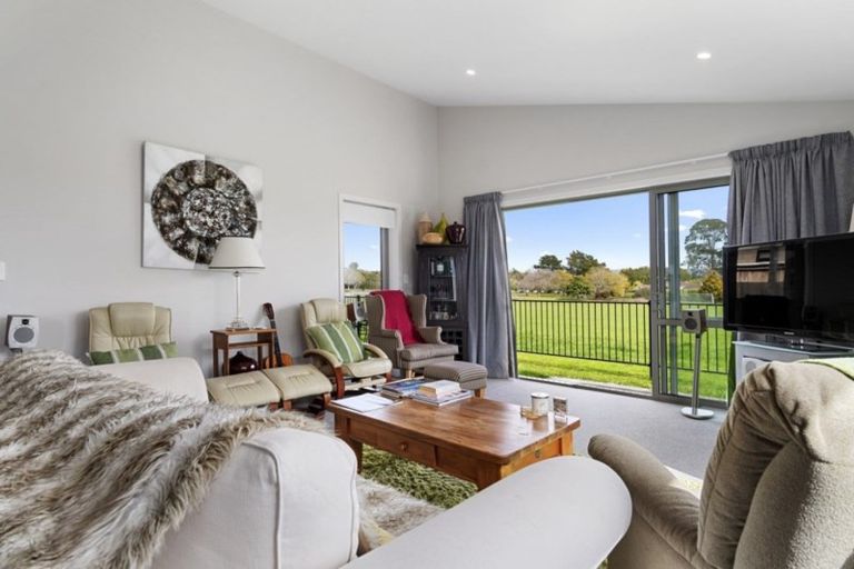 Photo of property in 18 Richardson Road, Omokoroa, 3114