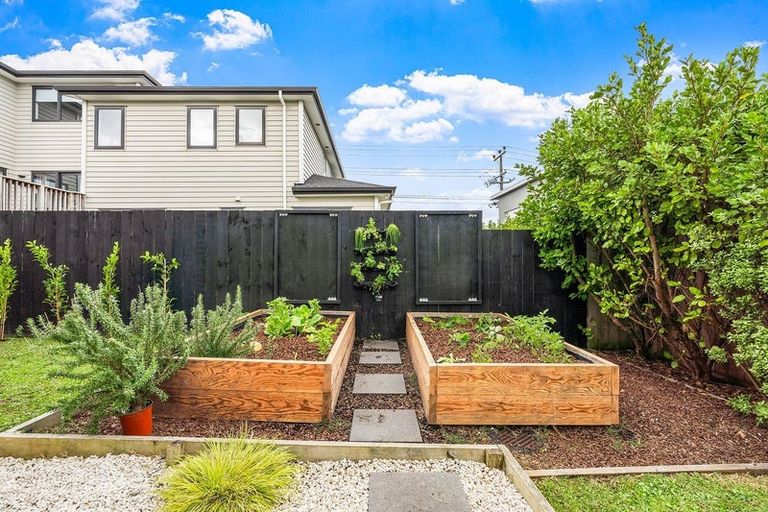 Photo of property in 1 Crompton Place, Orewa, 0931