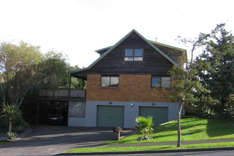 Photo of property in 40 Eugenia Rise, Totara Heights, Auckland, 2105