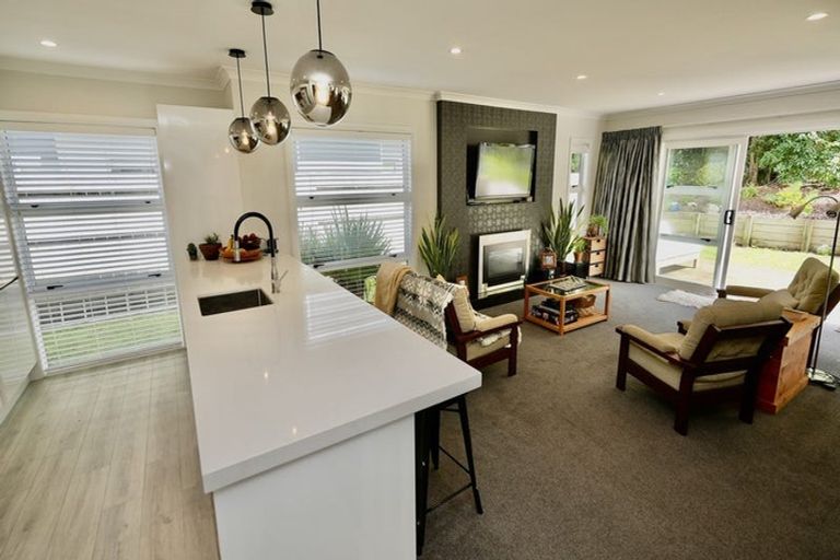 Photo of property in 13 Freedom Drive, Kelvin Grove, Palmerston North, 4414
