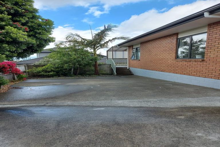 Photo of property in 9 Mcwhirters Farm Lane, Massey, Auckland, 0614
