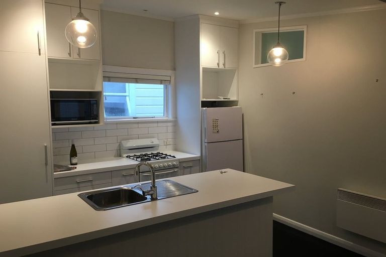 Photo of property in 9 Herald Terrace, Berhampore, Wellington, 6023