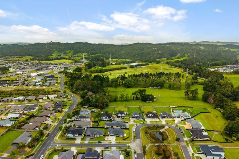 Photo of property in 5 Kahika Grove, Huapai, Kumeu, 0810